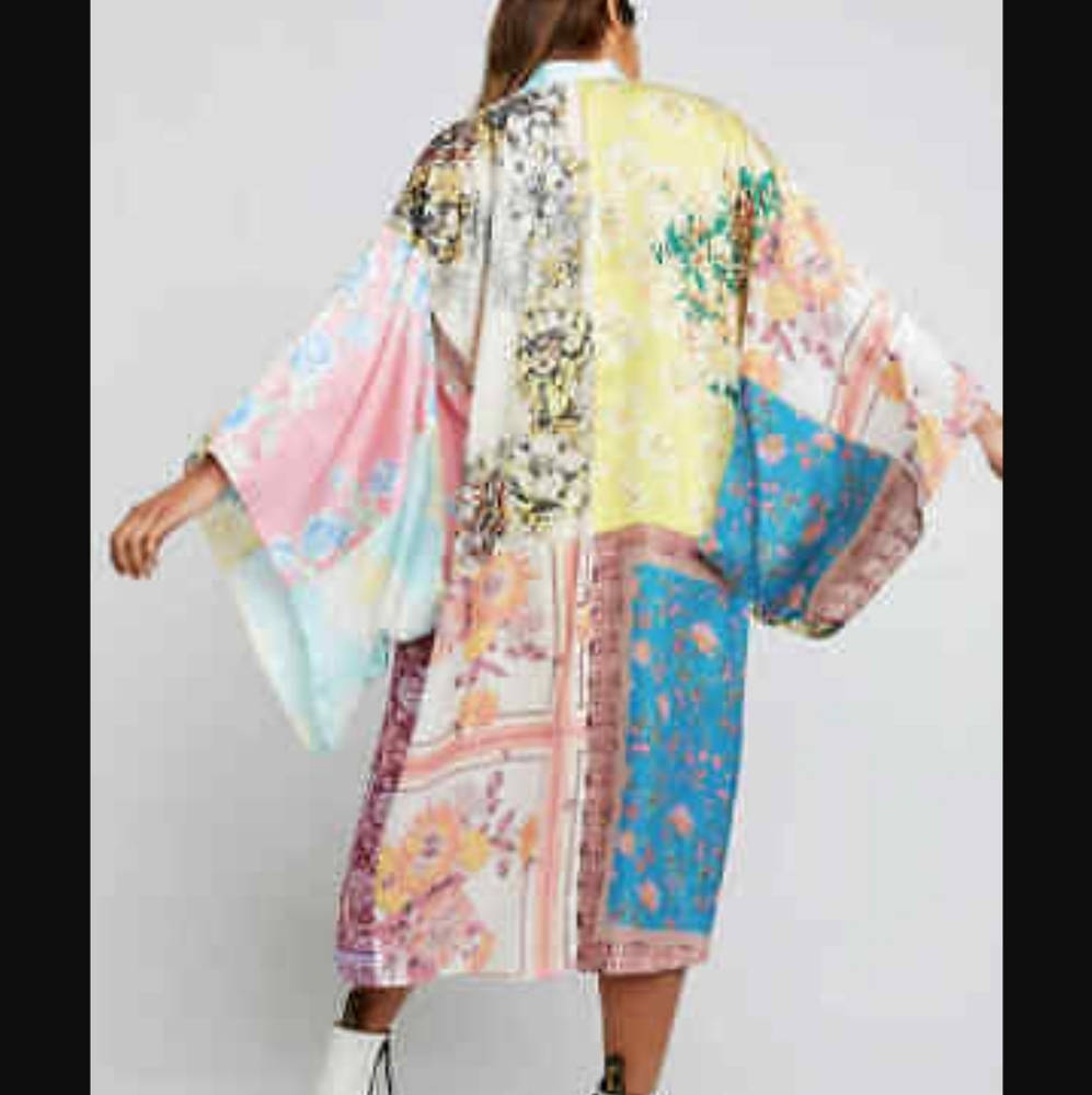Free People Patched With Love Robe Kimono Mixed Floral Magic Combo Color M/L NWT - Picture 3 of 15